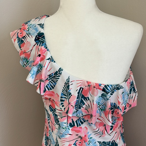 One Shoulder Ruffle Swimsuit - Picture 6 of 7